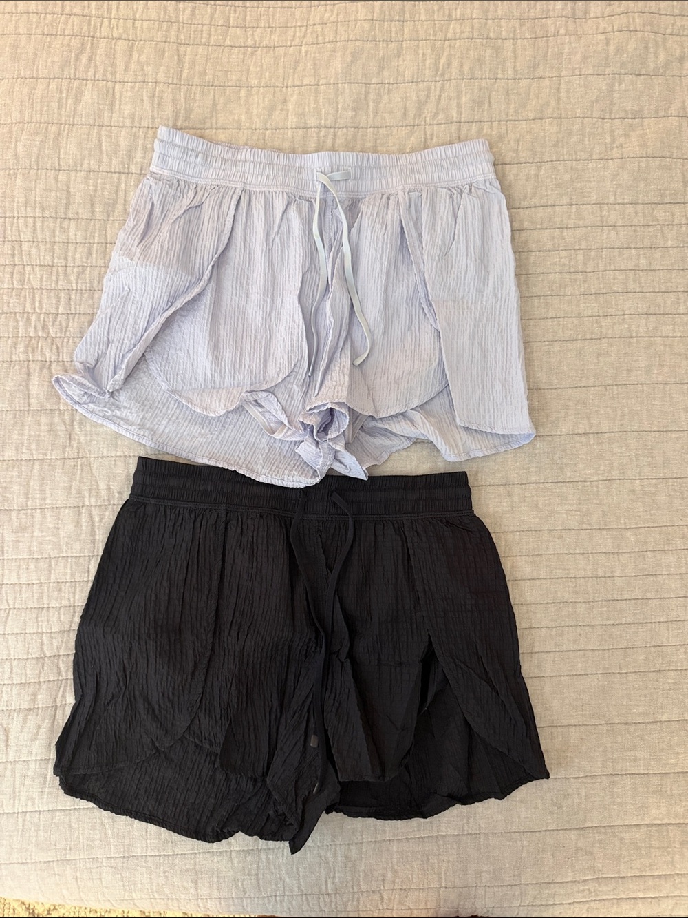 Lululemon Light Purple and Black Women’s Crinkle Drawstring Shorts
